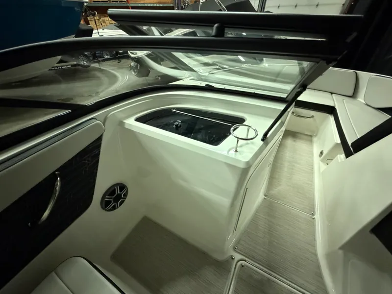 Slide: The Image of Sea Ray SPX 210 2026 - 19