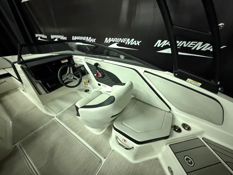 Slide: The Image of Sea Ray SPX 210 2026 - 20