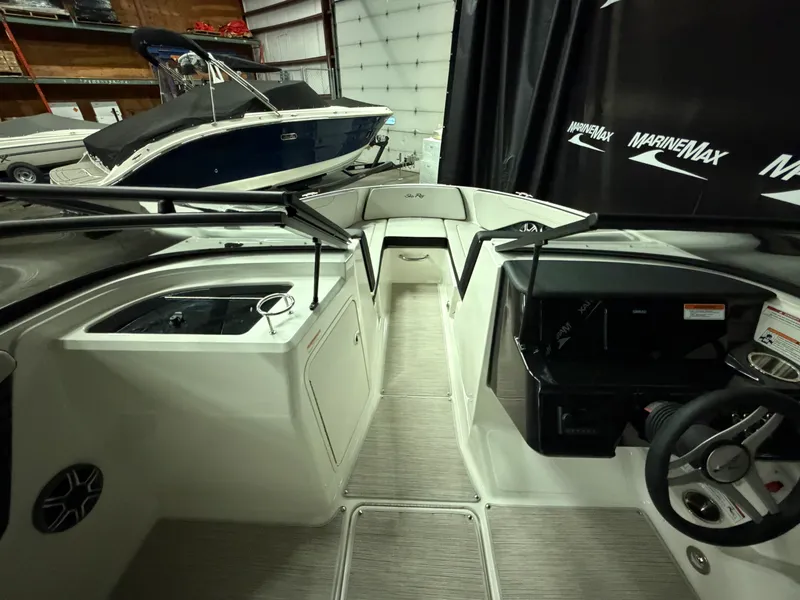 Slide: The Image of Sea Ray SPX 210 2026 - 25