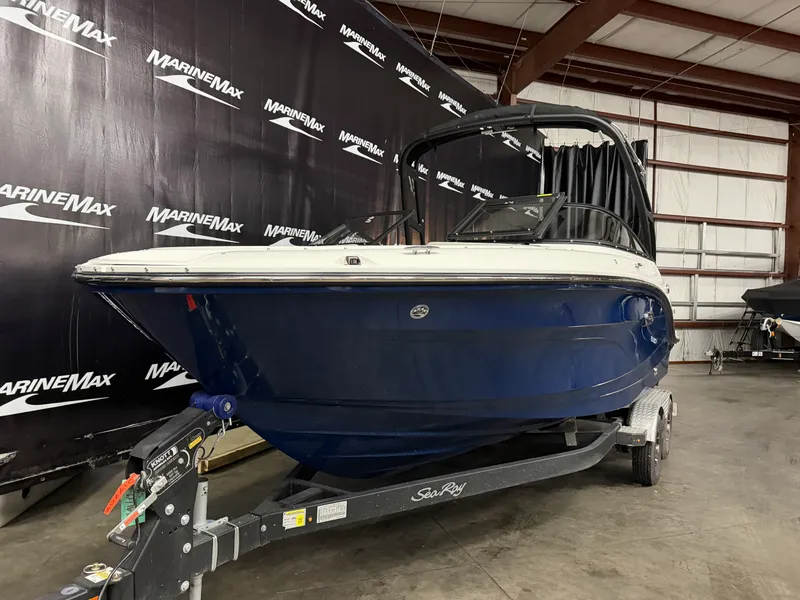 Slide: The Image of Sea Ray SPX 210 2026 - 3