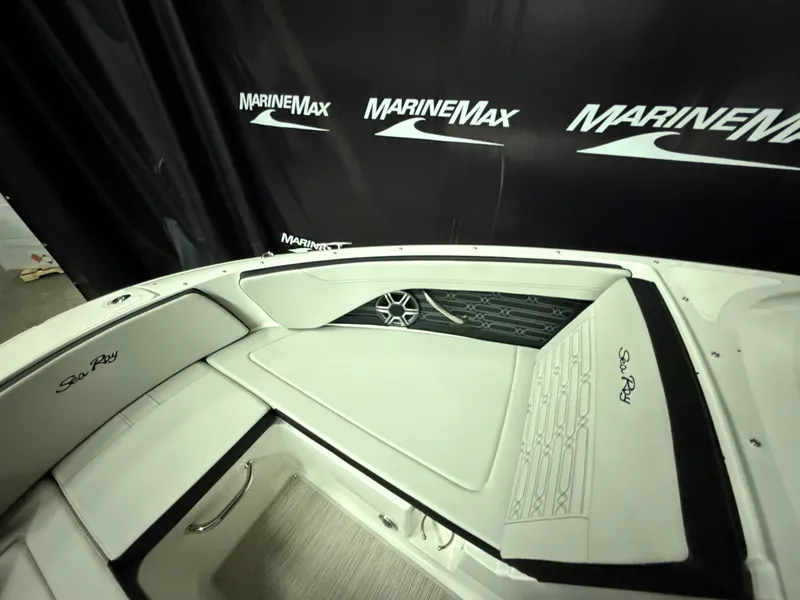 Slide: The Image of Sea Ray SPX 210 2026 - 30