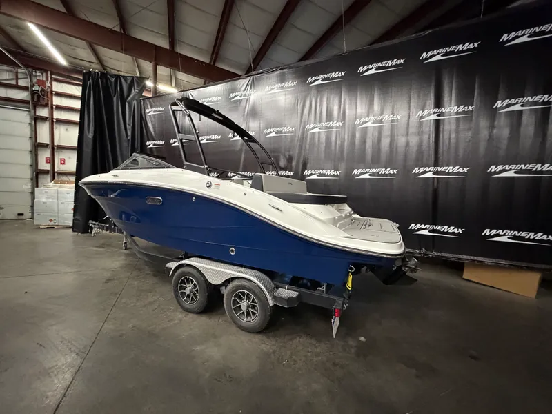 Slide: The Image of Sea Ray SPX 210 2026 - 5