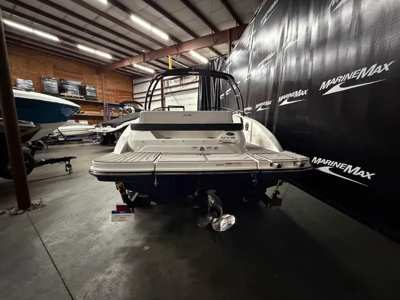 Slide: The Image of Sea Ray SPX 210 2026 - 6