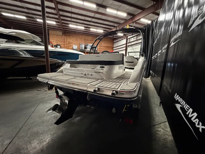 Slide: The Image of Sea Ray SPX 210 2026 - 7