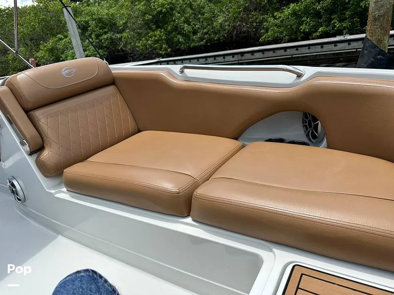 Slide: The Image of Crownline E225 XS 2023 - 14409653