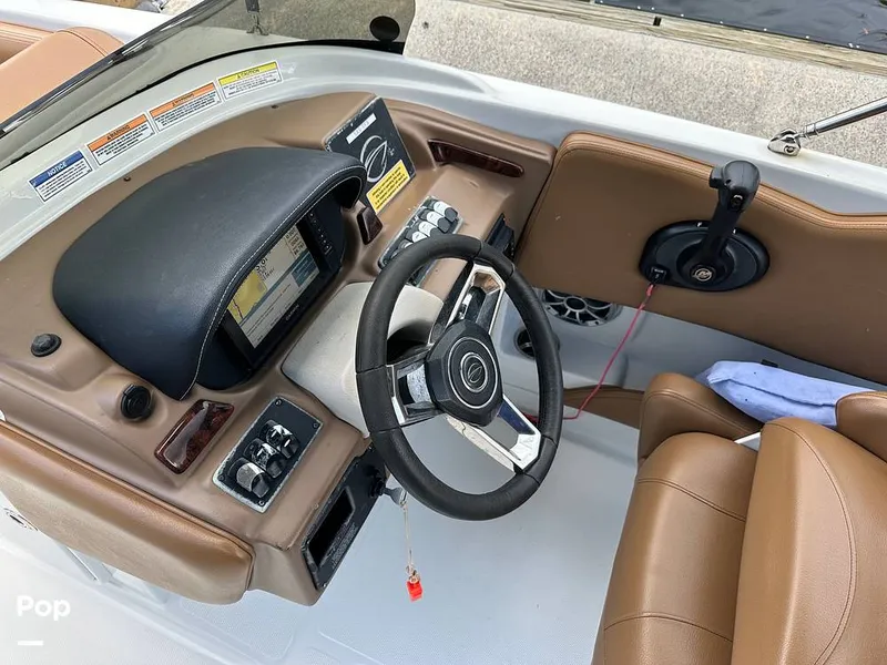 Slide: The Image of Crownline E225 XS 2023 - 14409831