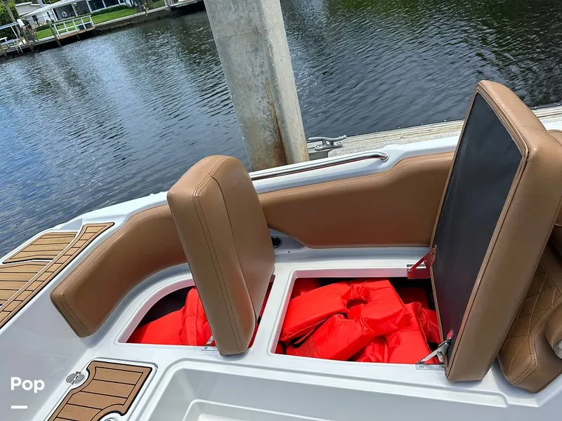 Slide: The Image of Crownline E225 XS 2023 - 14409651