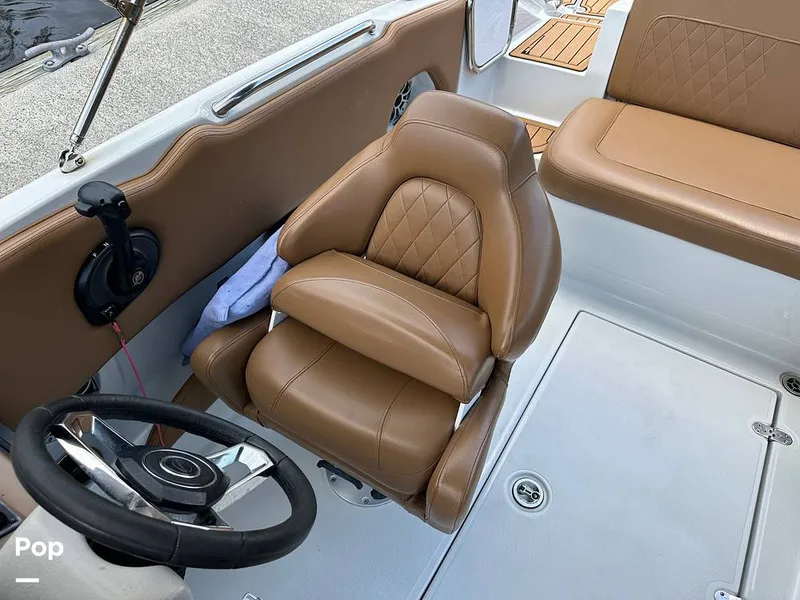 Slide: The Image of Crownline Boats E225 XS 2023 - 14410229