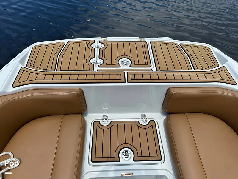 Slide: The Image of Crownline Boats E225 XS 2023 - 14410232