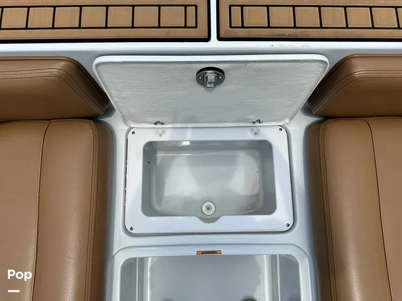 Slide: The Image of Crownline Boats E225 XS 2023 - 14409637