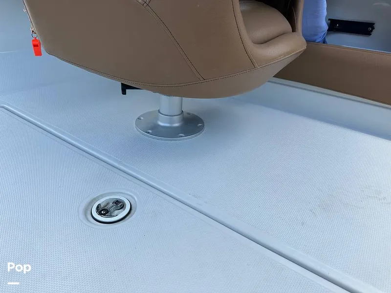 Slide: The Image of Crownline Boats E225 XS 2023 - 14409829