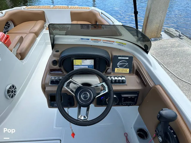 Slide: The Image of Crownline Boats E225 XS 2023 - 14409830