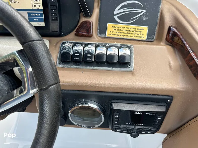 Slide: The Image of Crownline Boats E225 XS 2023 - 14409832