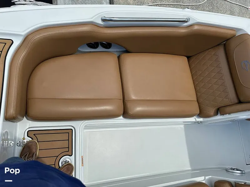 Slide: The Image of Crownline Boats E225 XS 2023 - 14409639