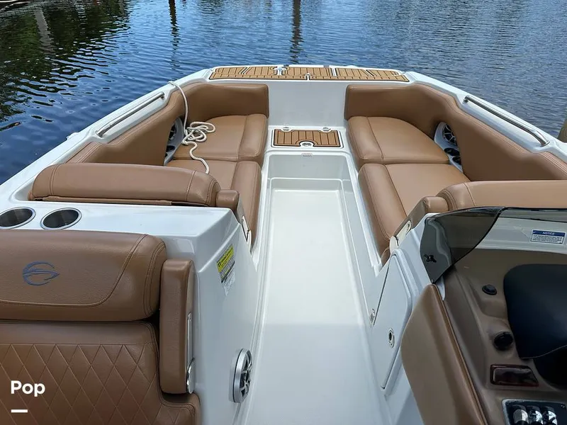Slide: The Image of Crownline Boats E225 XS 2023 - 14409648