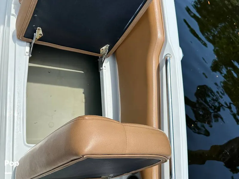 Slide: The Image of Crownline Boats E225 XS 2023 - 14409655