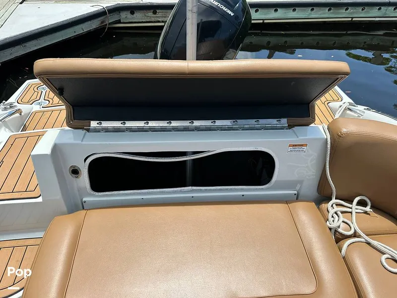 Slide: The Image of Crownline Boats E225 XS 2023 - 14409814