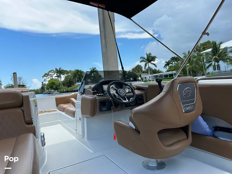 Slide: The Image of Crownline Boats E225 XS 2023 - 14409822