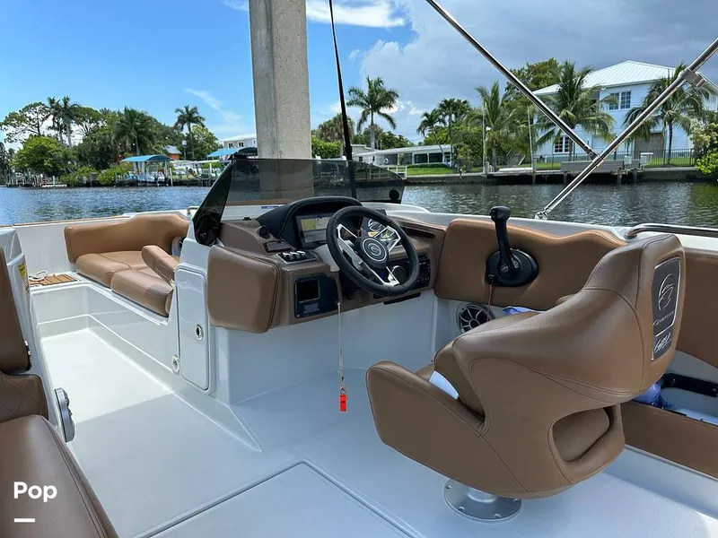 Slide: The Image of Crownline Boats E225 XS 2023 - 14409820
