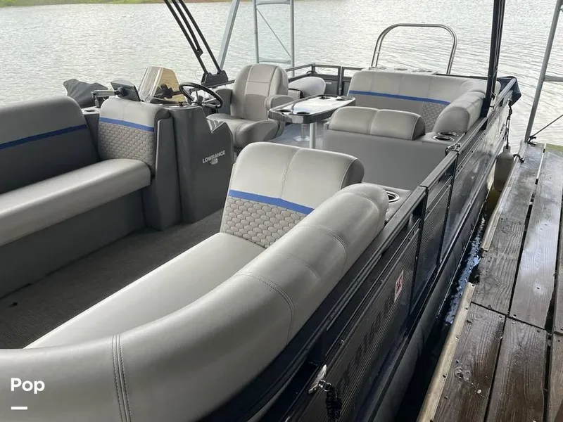 Slide: The Image of Qwest E-Class L 820 2023 - 14177687