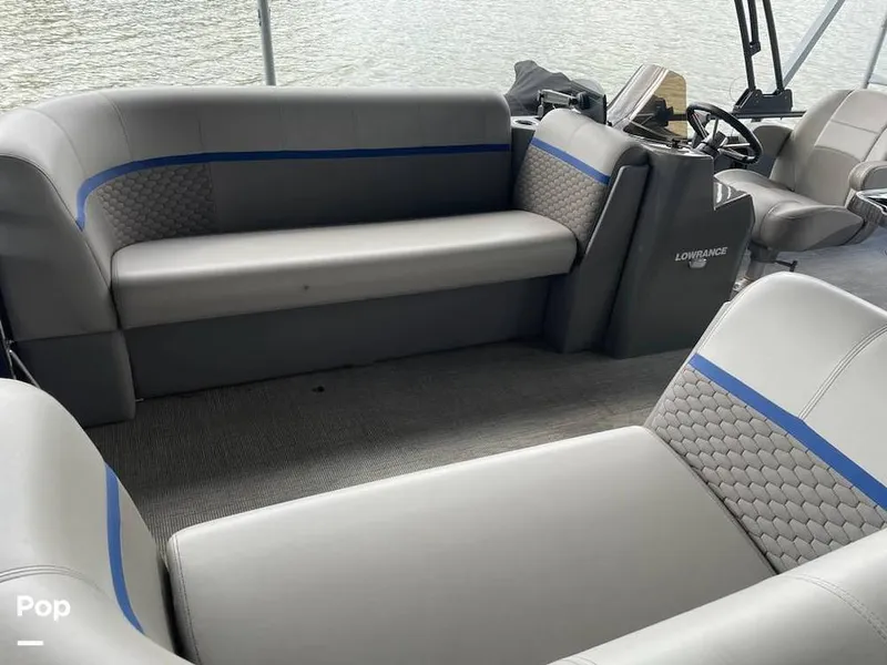 Slide: The Image of Qwest E-Class L 820 2023 - 14177690