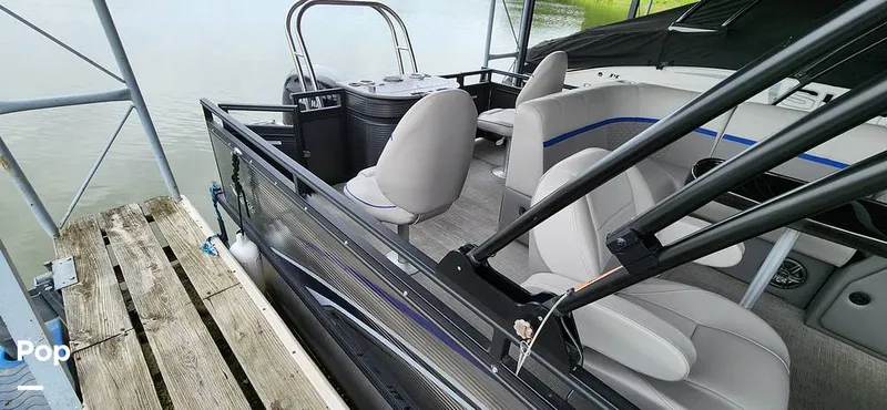 Slide: The Image of Qwest E-Class L 820 2023 - 14188240