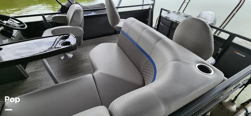 Slide: The Image of Qwest E-Class L 820 2023 - 14188250