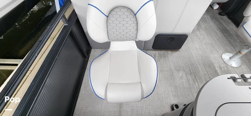 Slide: The Image of Qwest E-Class L 820 2023 - 14188260