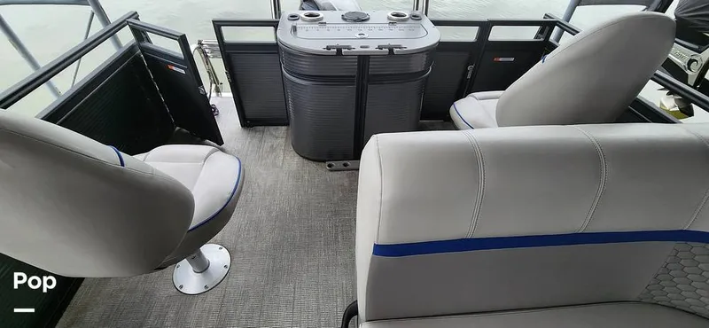 Slide: The Image of Qwest E-Class L 820 2023 - 14188276