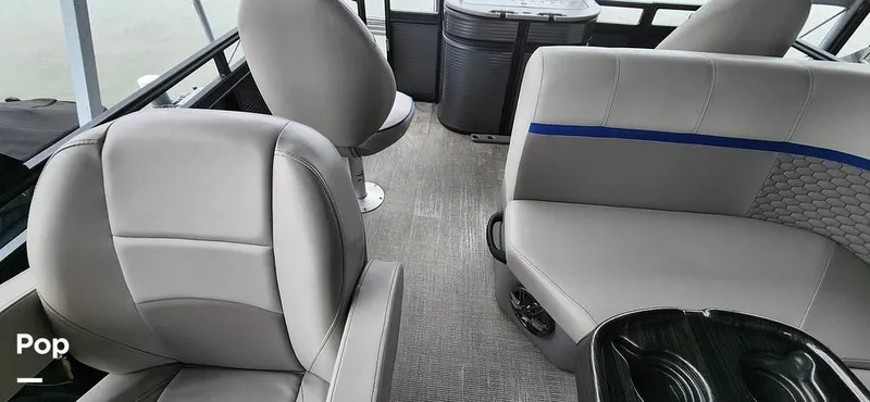 Slide: The Image of Qwest E-Class L 820 2023 - 14188277