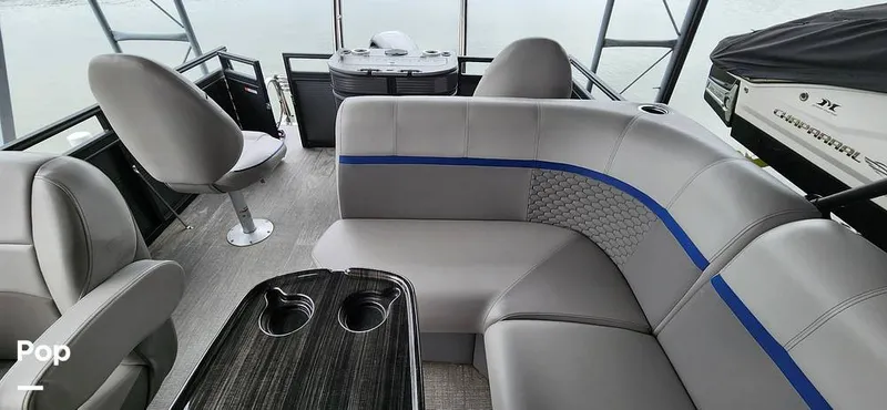 Slide: The Image of Qwest E-Class L 820 2023 - 14188279