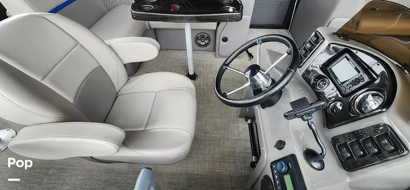 Slide: The Image of Qwest E-Class L 820 2023 - 14188248