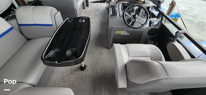 Slide: The Image of Qwest E-Class L 820 2023 - 14188287