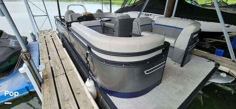 Slide: The Image of Qwest E-Class L 820 2023 - 14188288