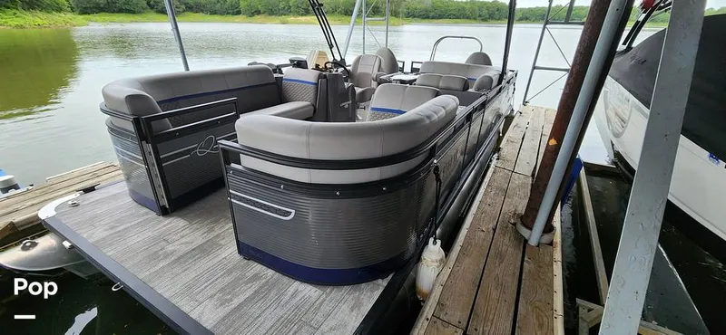 Slide: The Image of Qwest E-Class L 820 2023 - 14188294