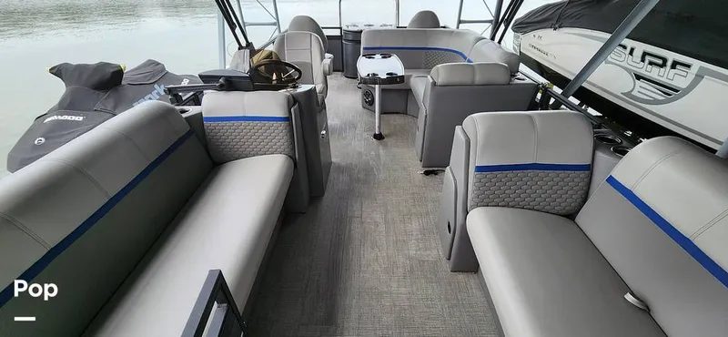 Slide: The Image of Qwest E-Class L 820 2023 - 14188291