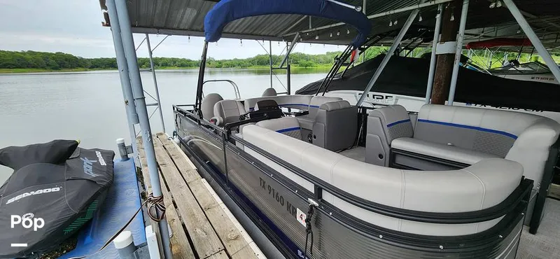 Slide: The Image of Qwest E-Class L 820 2023 - 14188300