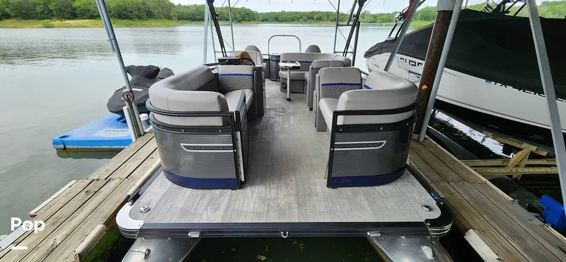 Slide: The Image of Qwest E-Class L 820 2023 - 14188295