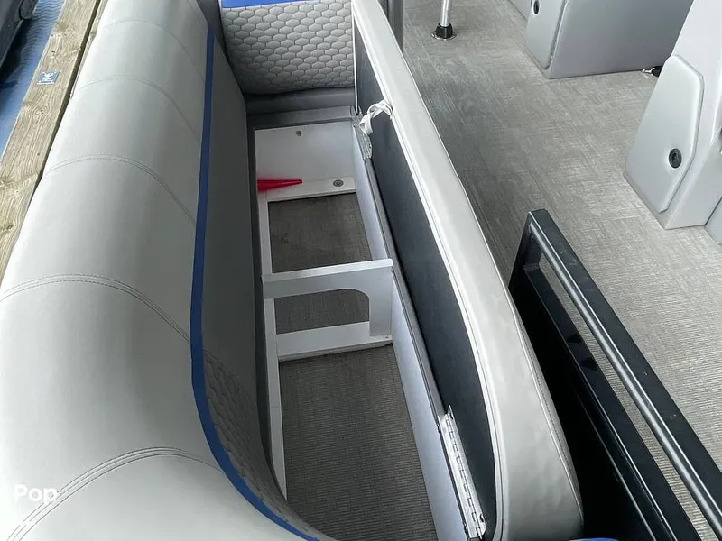 Slide: The Image of Qwest E-Class L 820 2023 - 14177454