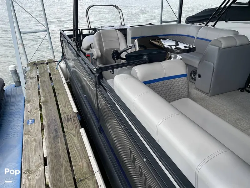 Slide: The Image of Qwest E-Class L 820 2023 - 14177457