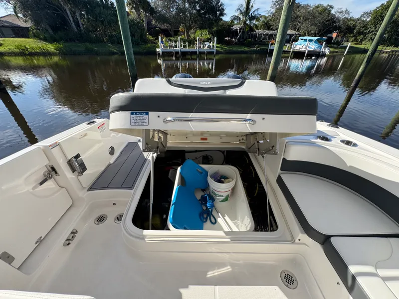 Slide: The Image of Chaparral 280 OSX 2023 - 17