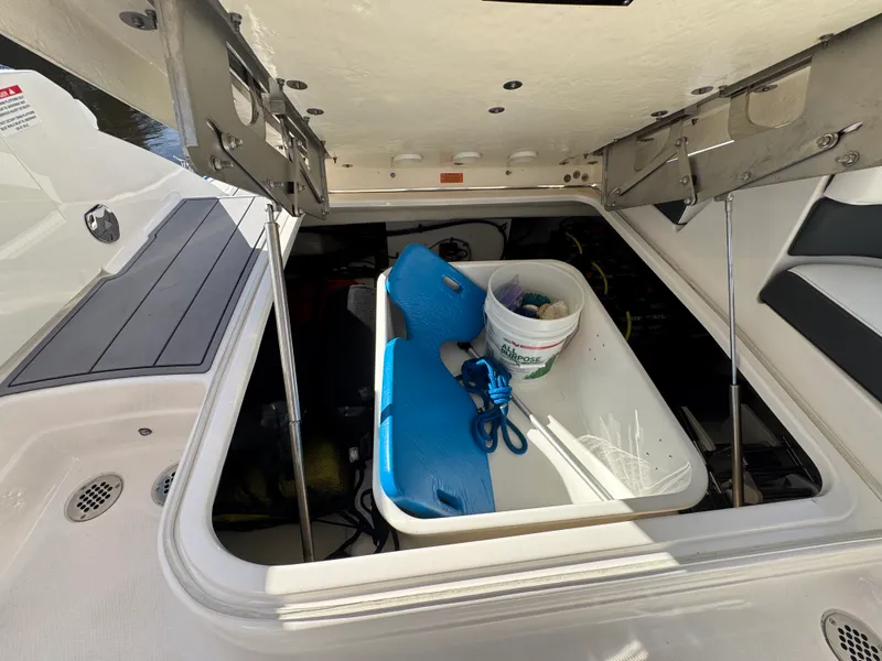 Slide: The Image of Chaparral 280 OSX 2023 - 18