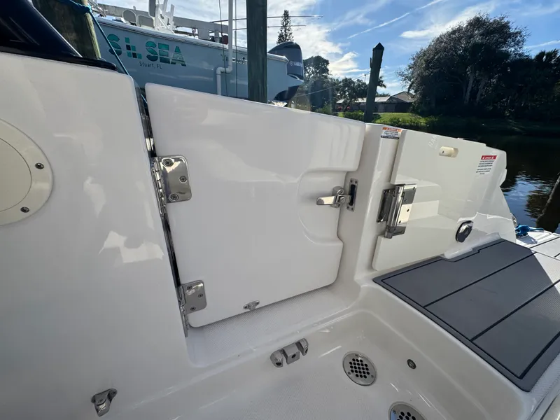 Slide: The Image of Chaparral 280 OSX 2023 - 25