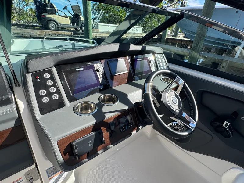 Slide: The Image of Chaparral 280 OSX 2023 - 30