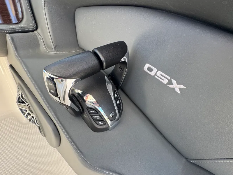 Slide: The Image of Chaparral 280 OSX 2023 - 32