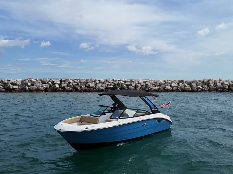 Slide: The Image of Sea Ray SDX 250 2026 - 1