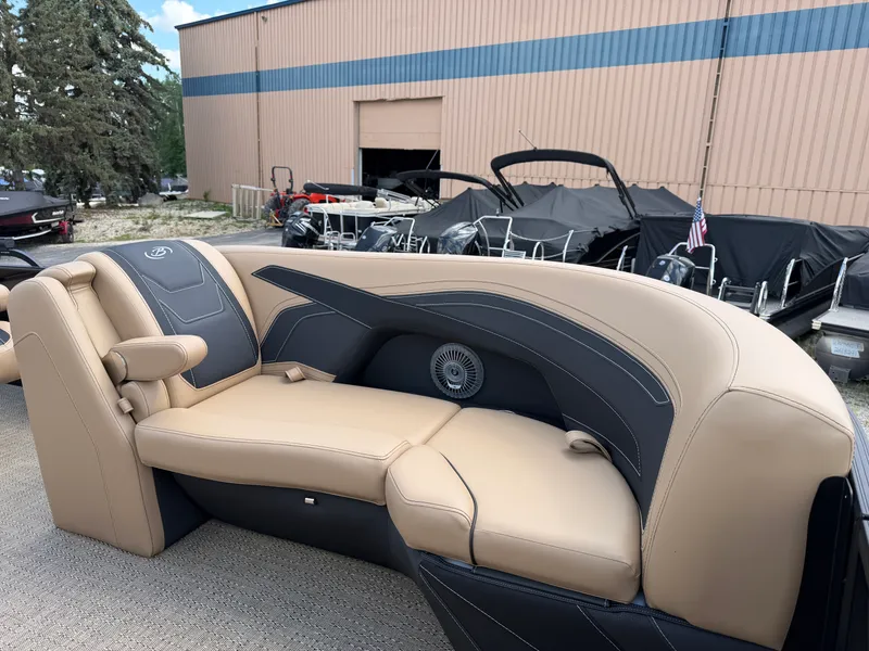 Slide: The Image of Barletta Cabrio 22 UC 2026 - 22