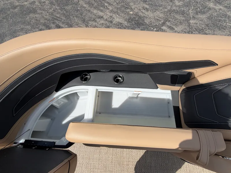Slide: The Image of Barletta Cabrio 22 UC 2026 - 17