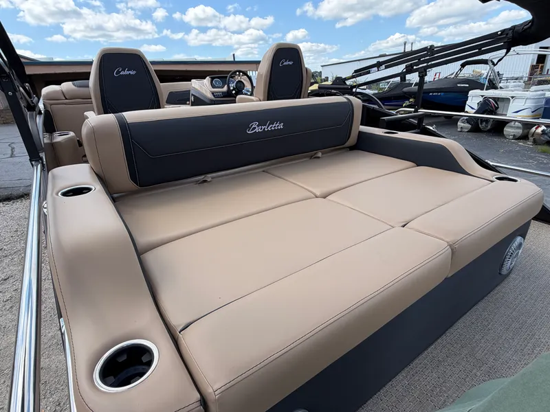 Slide: The Image of Barletta Cabrio 22 UC 2026 - 49