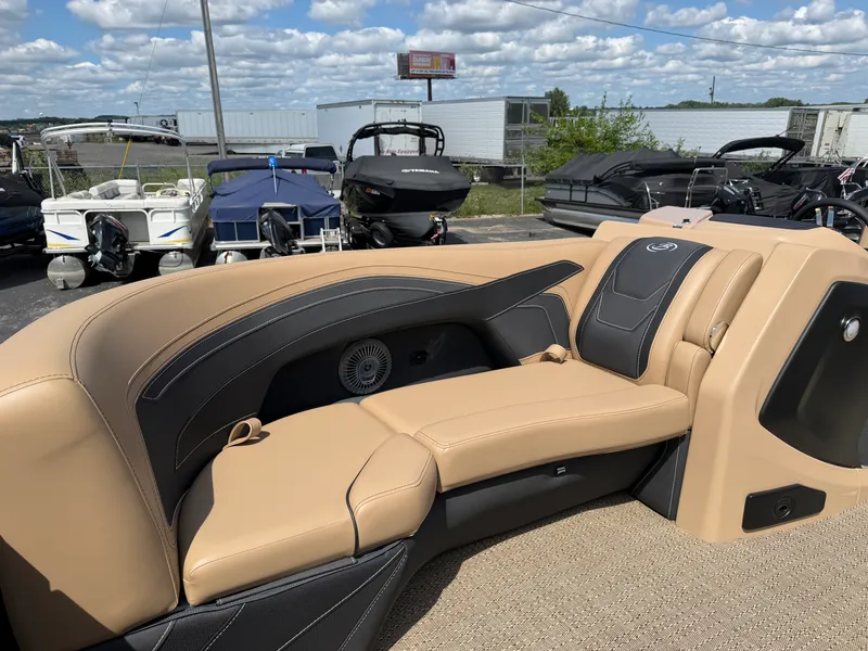Slide: The Image of Barletta Cabrio 22 UC 2026 - 15